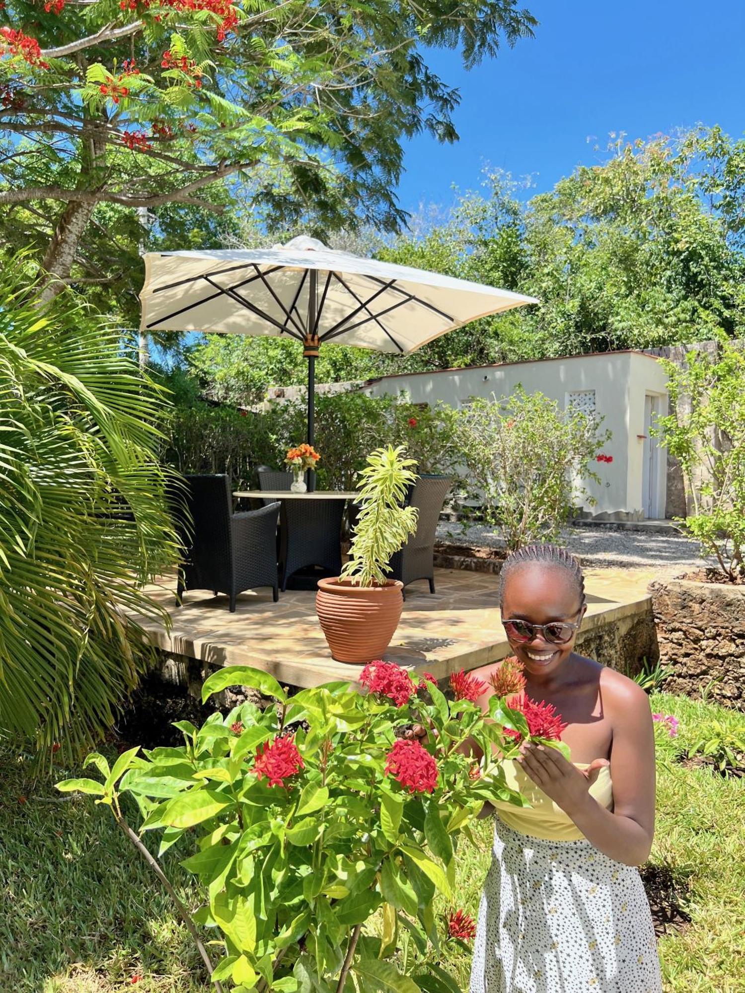 Hilda'S Homestay Diani Beach Exterior photo